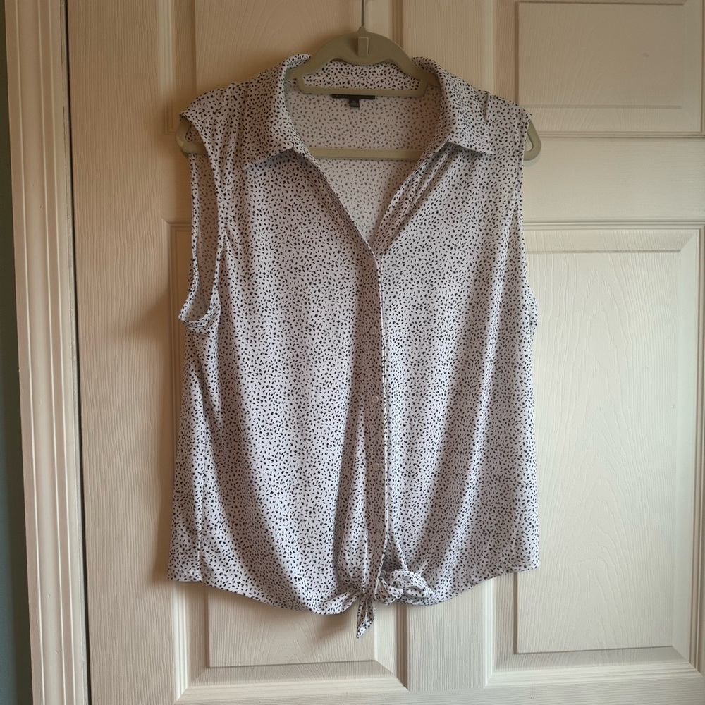 Adrianna Papell White and Black Sleeveless Blouse